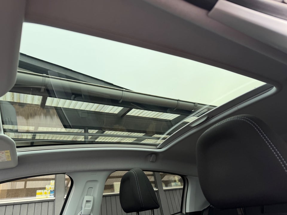 Peugeot 208 1,2 VTi Allure Sky 5d