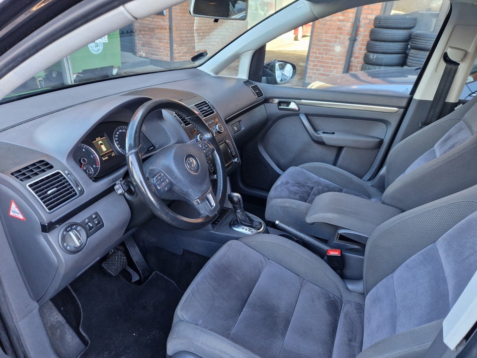 VW Touran 2,0 TDi 140 Comfortline DSG BMT 7prs 5d