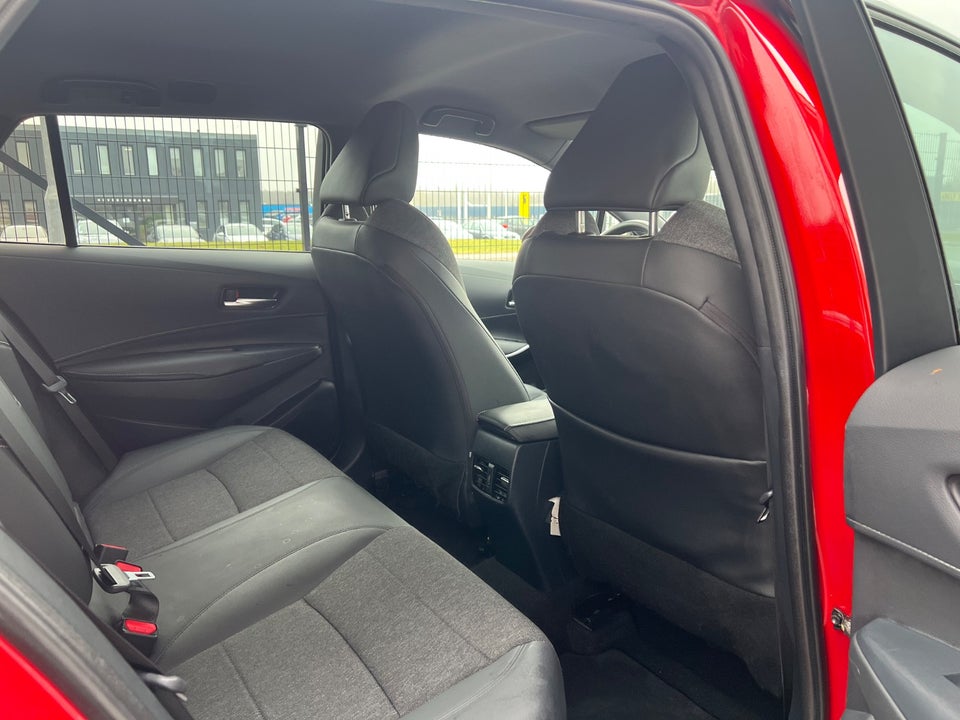 Toyota Corolla 1,8 Hybrid Active Premium Touring Sports MDS 5d