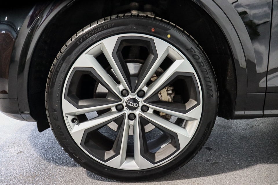 Audi Q5 40 TDi S-line quattro S-tr. 5d