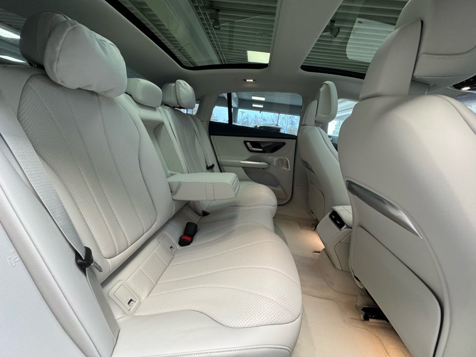 Mercedes EQE300 Electric Art 4d