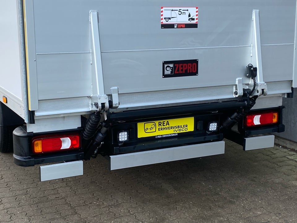 Iveco Daily 3,0 35S18 4100mm Box m/lift AG8