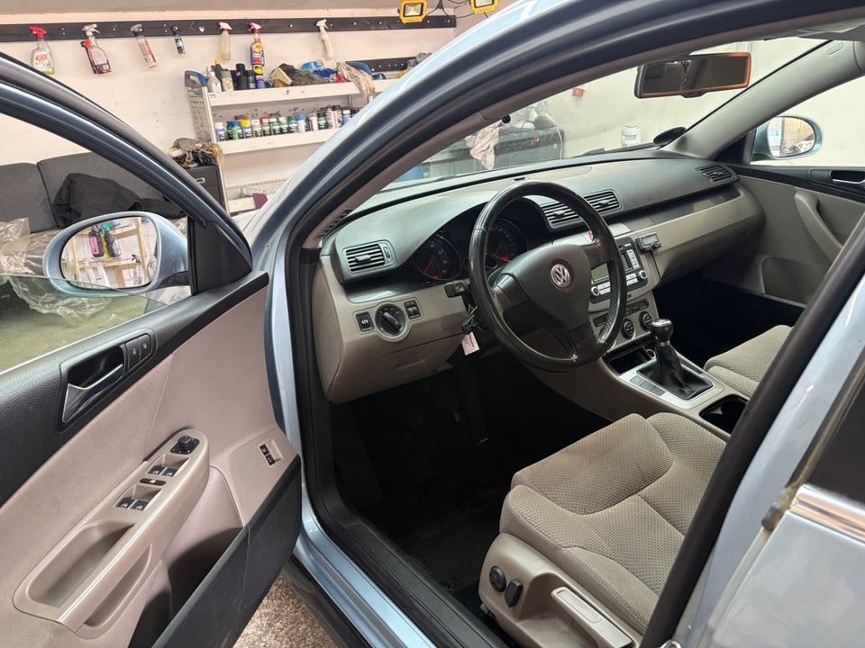 VW Passat 2,0 FSi Trendline Variant 5d