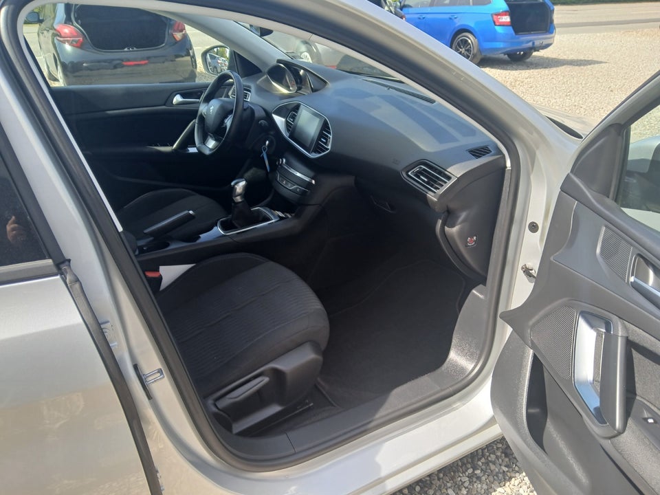 Peugeot 308 1,2 e-THP 110 Active SW 5d