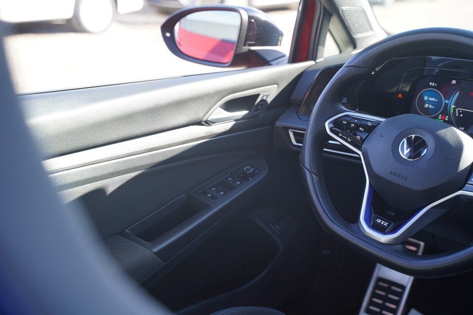 VW Golf VIII 1,4 GTE DSG 5d