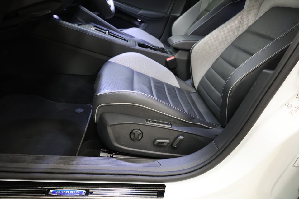 VW Golf VIII 1,4 GTE DSG 5d