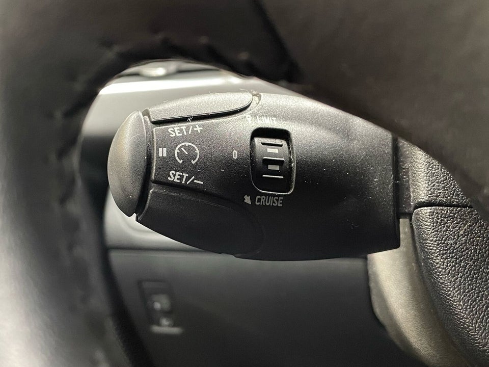 Peugeot 208 1,2 VTi Allure Sky 5d