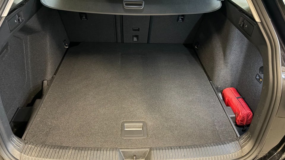 VW Golf VIII 1,5 eTSi 130 Life Variant DSG 5d