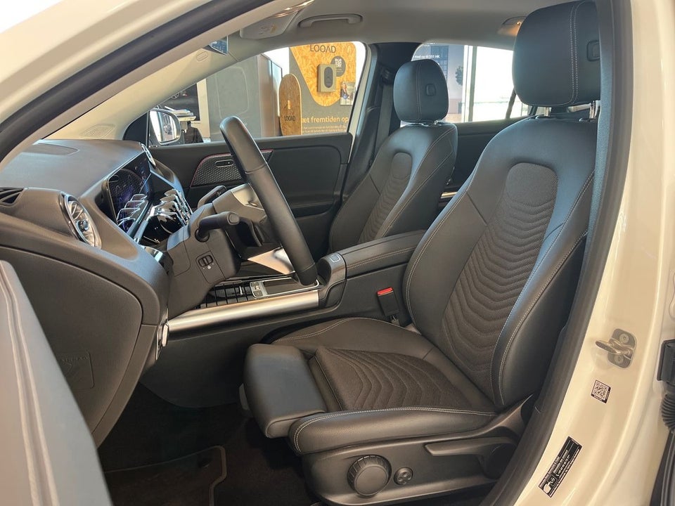 Mercedes EQA300 Progressive Advance 4Matic 5d