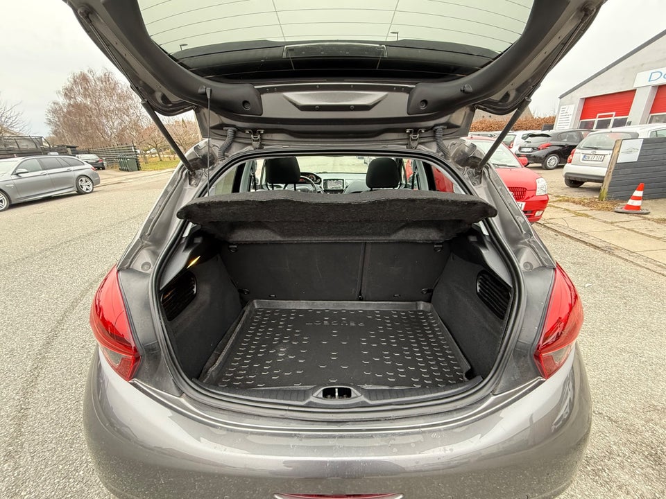 Peugeot 208 1,5 BlueHDi 100 Allure Sky 5d