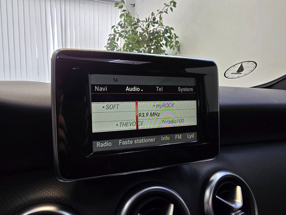 Mercedes A180 1,6 Urban aut. 5d