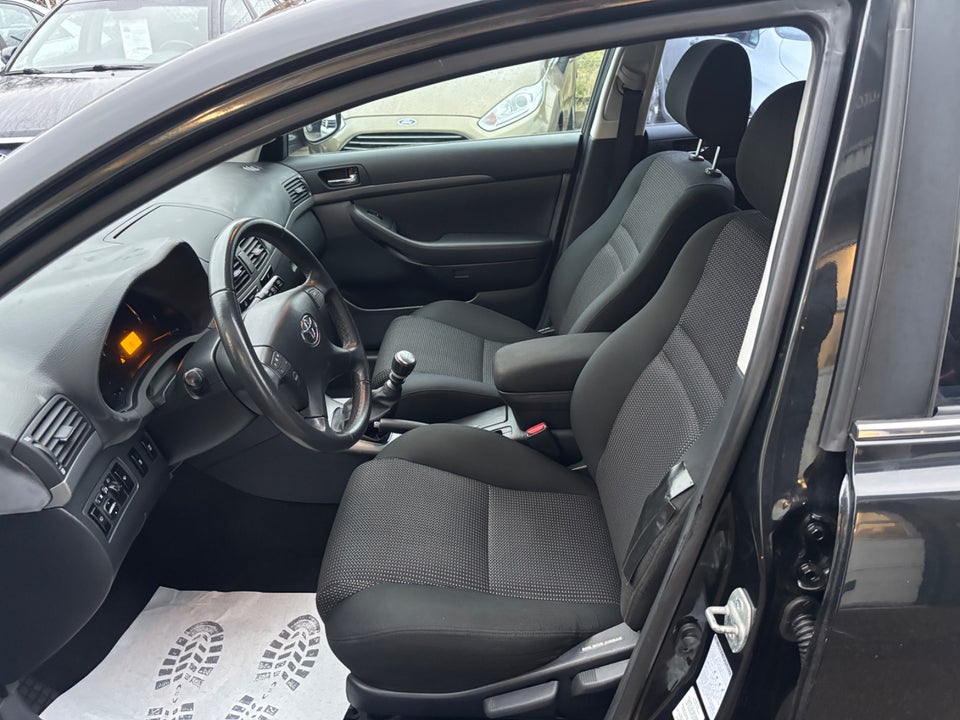 Toyota Avensis 2,0 D-4D Sol stc. 5d
