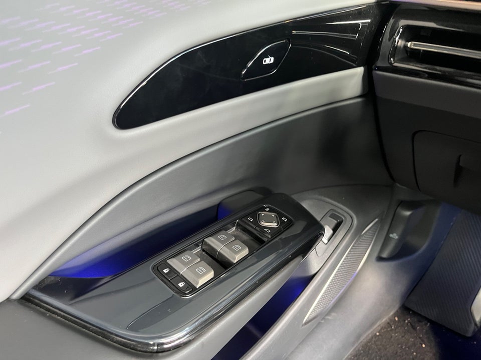 Hongqi EH7 111 Exclusive 4d