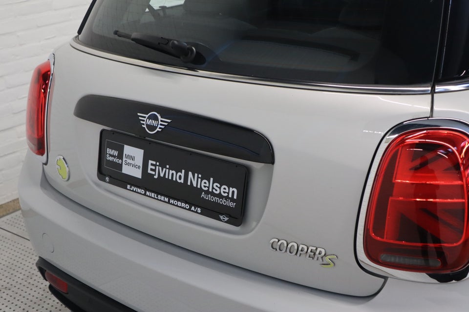 MINI Cooper SE Camden 3d