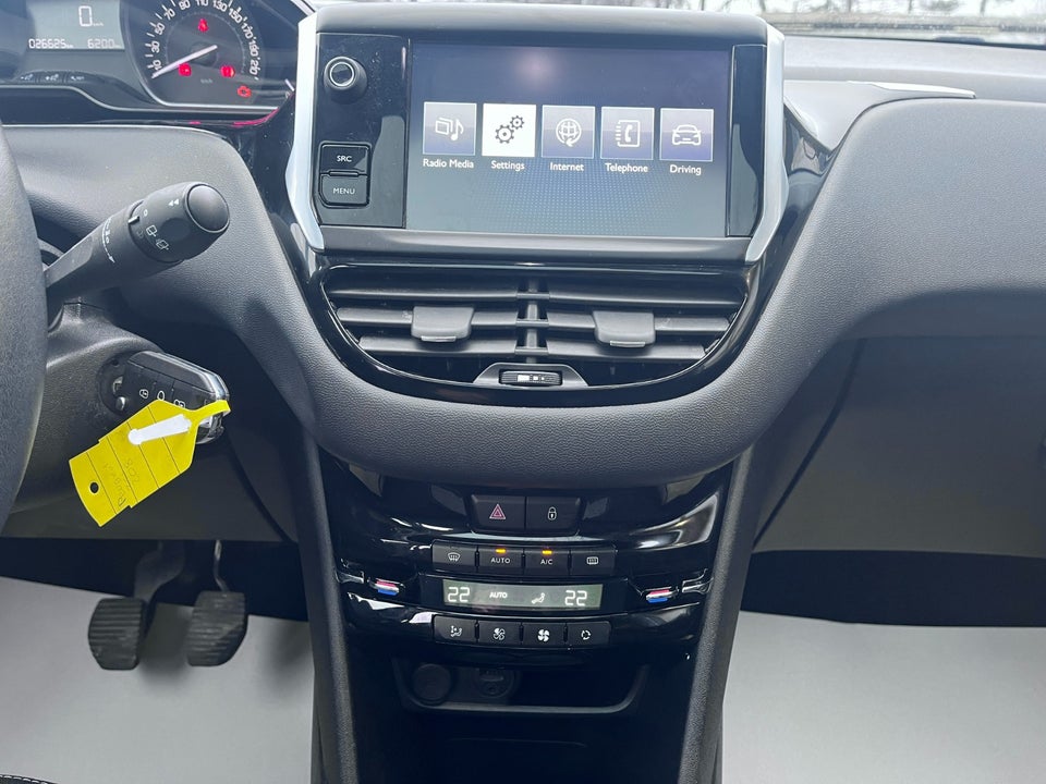 Peugeot 208 1,2 VTi 82 Envy Sky 5d