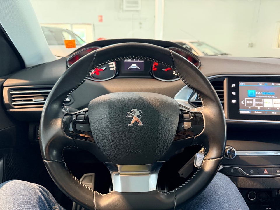 Peugeot 308 1,5 BlueHDi 130 Allure+ Sky SW 5d