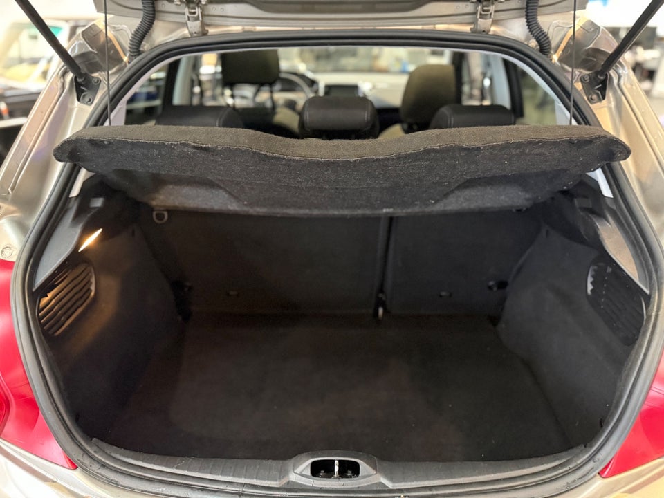 Peugeot 208 1,2 VTi Allure Sky 5d