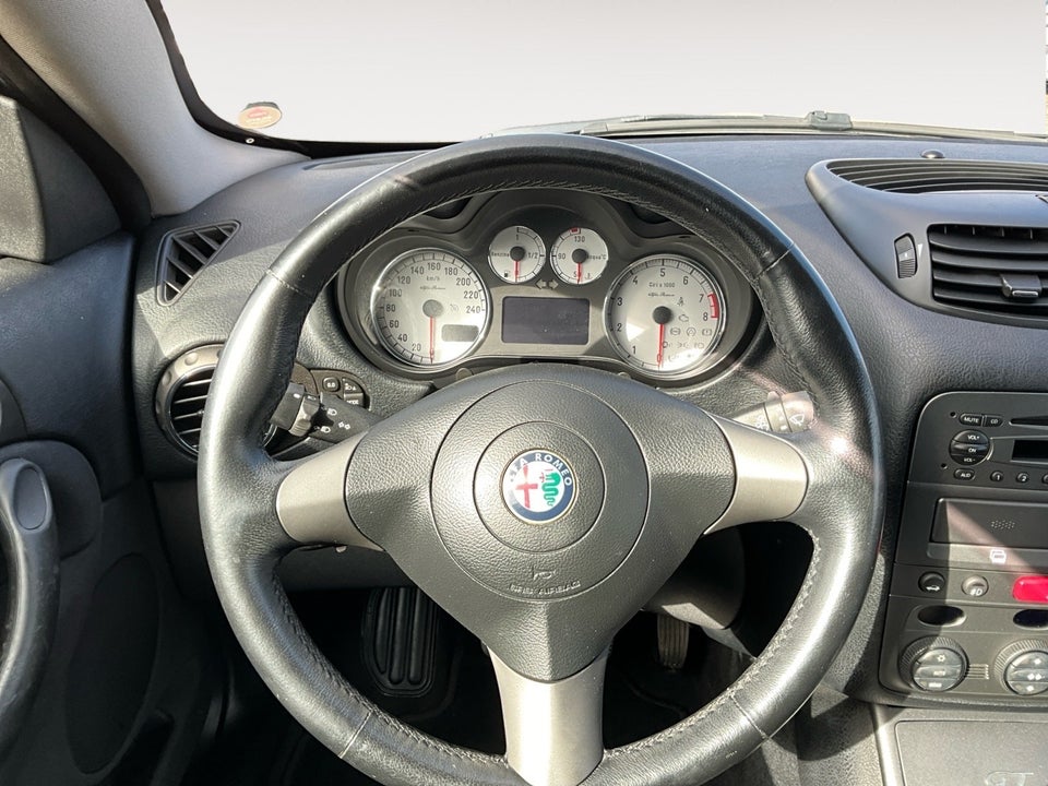 Alfa Romeo GT 2,0 JTS Lusso 3d