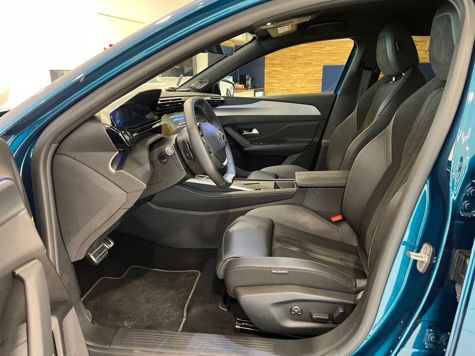 Peugeot e-408 58 GT 5d