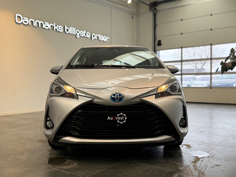 Toyota Yaris 1,5 Hybrid CHIC e-CVT 5d
