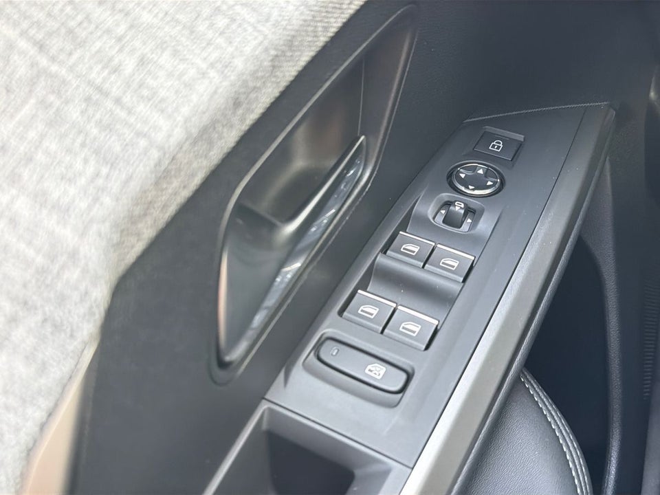 Peugeot e-3008 77 GT 5d