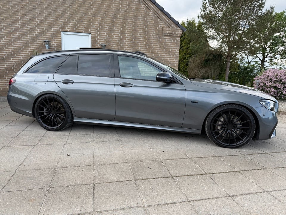 Mercedes E300 de 2,0 AMG Line stc. aut. 4Matic 5d