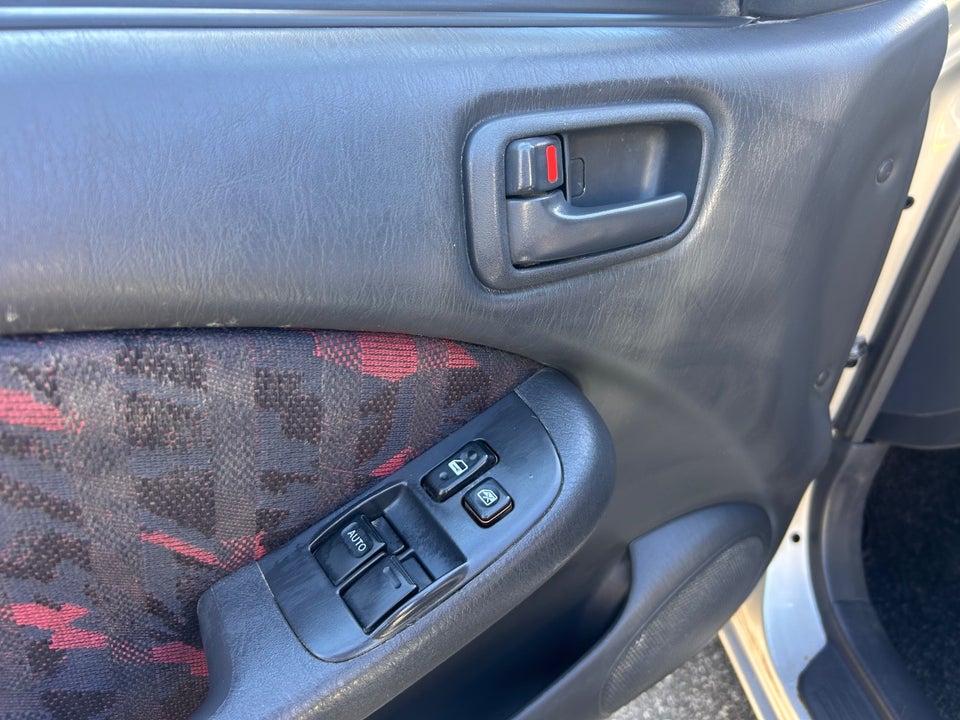Toyota Corolla 1,3 Terra aut. 3d
