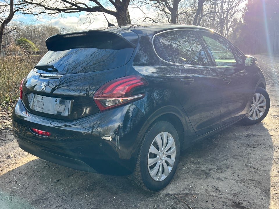 Peugeot 208 1,2 PureTech 82 Allure Sky 5d