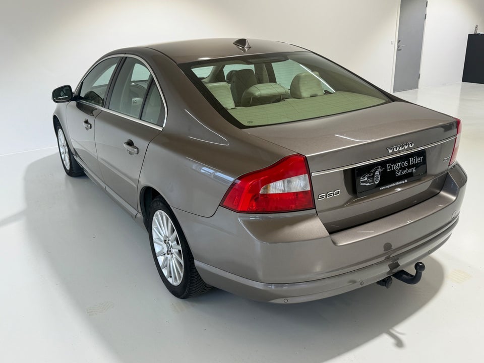 Volvo S80 2,5 T Momentum aut. 4d