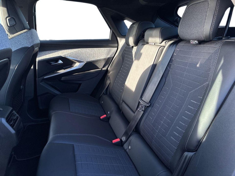 Peugeot e-3008 77 GT Pack 5d