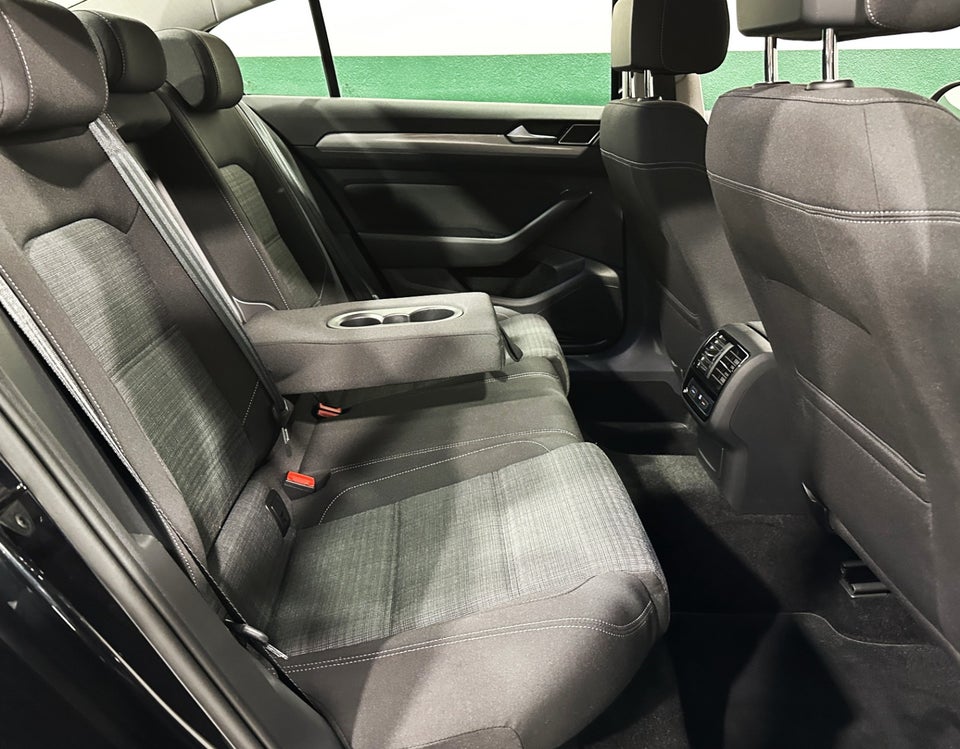 VW Passat 2,0 TDi 150 R-line DSG 4d