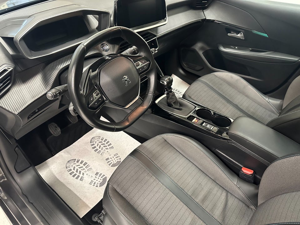 Peugeot 208 1,2 PureTech 100 Allure Sky 5d