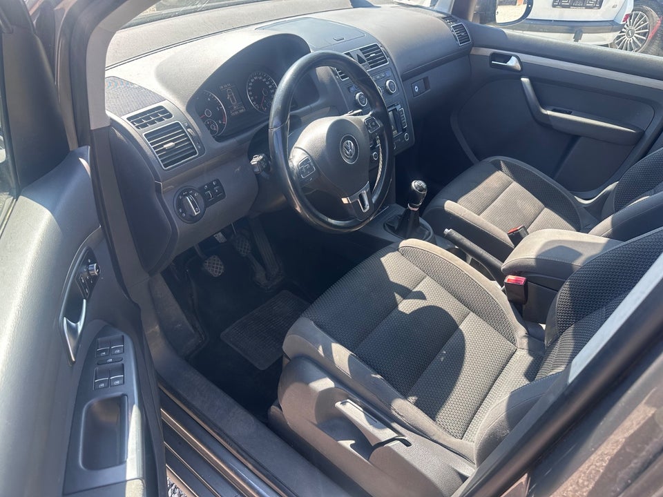 VW Touran 1,6 TDi 105 Comfortline BMT 7prs 5d
