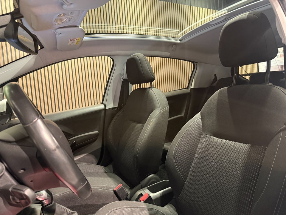 Peugeot 208 1,2 PureTech 82 Allure Sky 5d