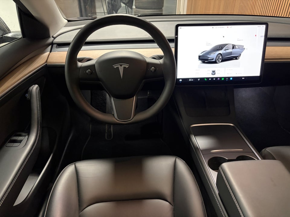Tesla Model 3 Long Range RWD 4d