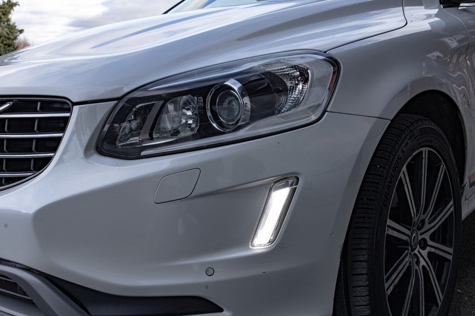 Volvo XC60 2,4 D5 220 Summum aut. AWD 5d