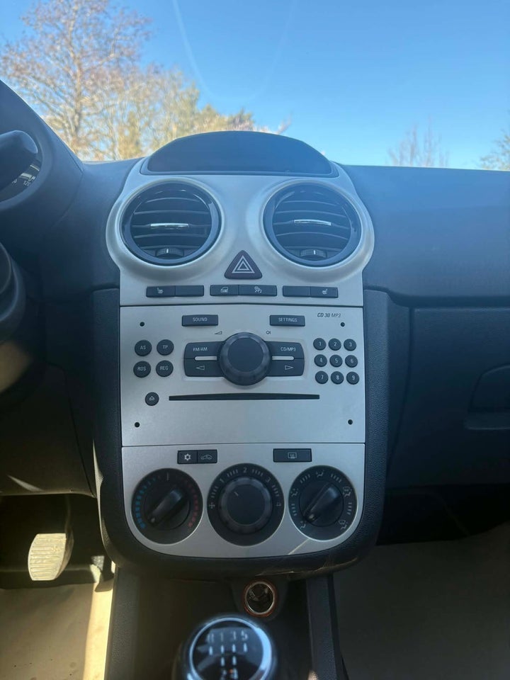 Opel Corsa 1,4 16V Enjoy 5d