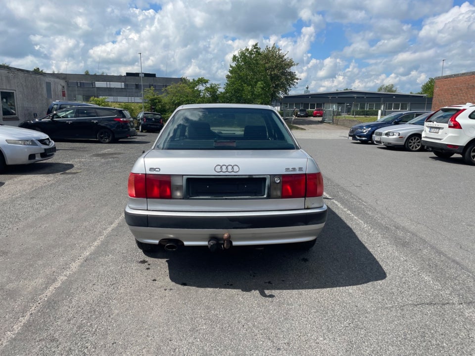 Audi 80 2,3 E 4d