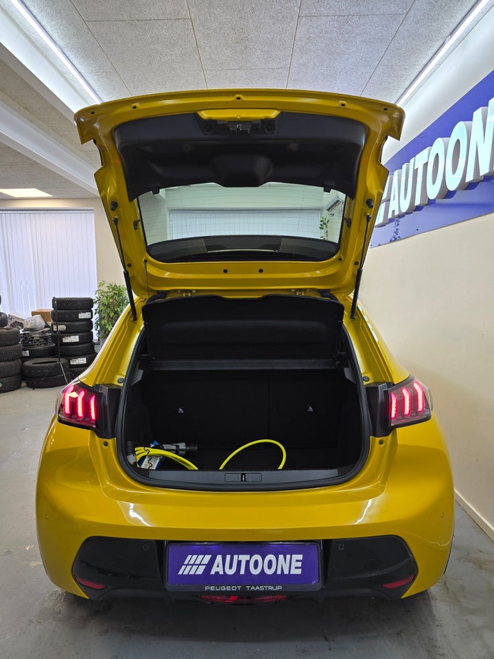 Peugeot e-208 50 GT 5d