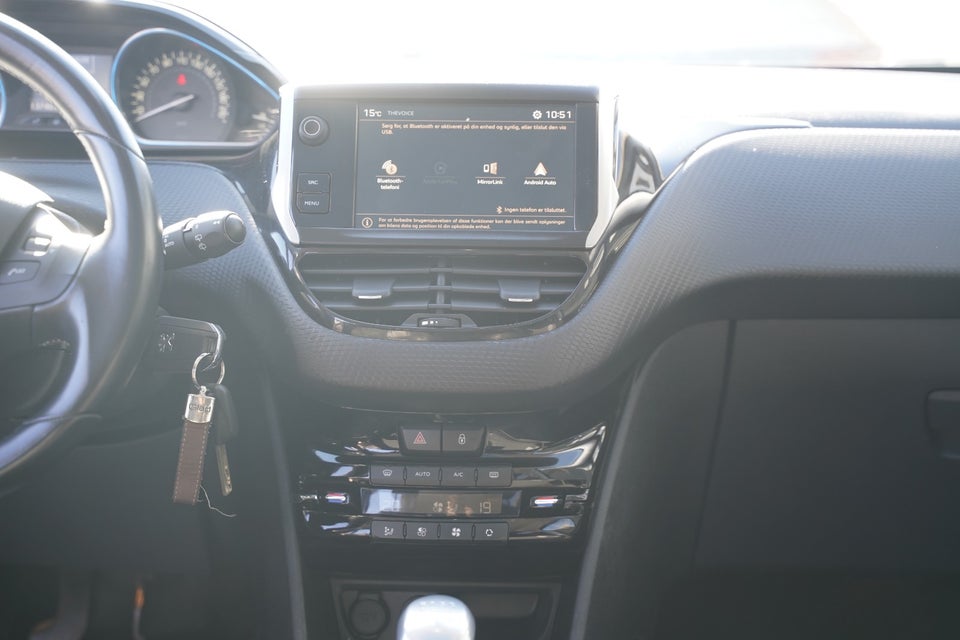 Peugeot 2008 1,2 PureTech 130 Allure Sky 5d