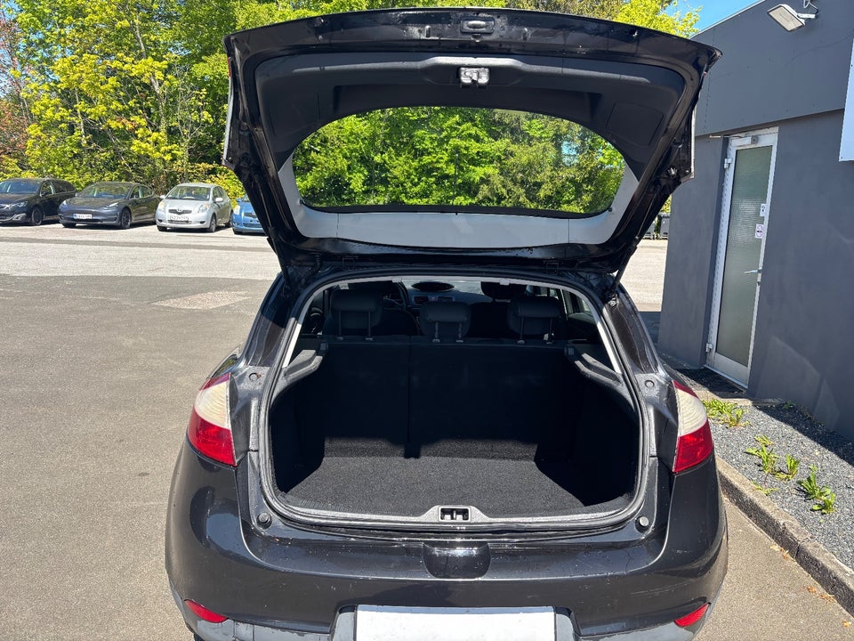 Renault Megane III 1,5 dCi 90 Authentique 5d