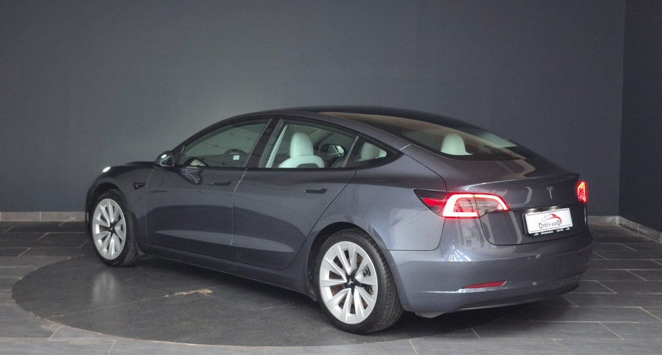 Tesla Model 3 Standard Range+ RWD 4d