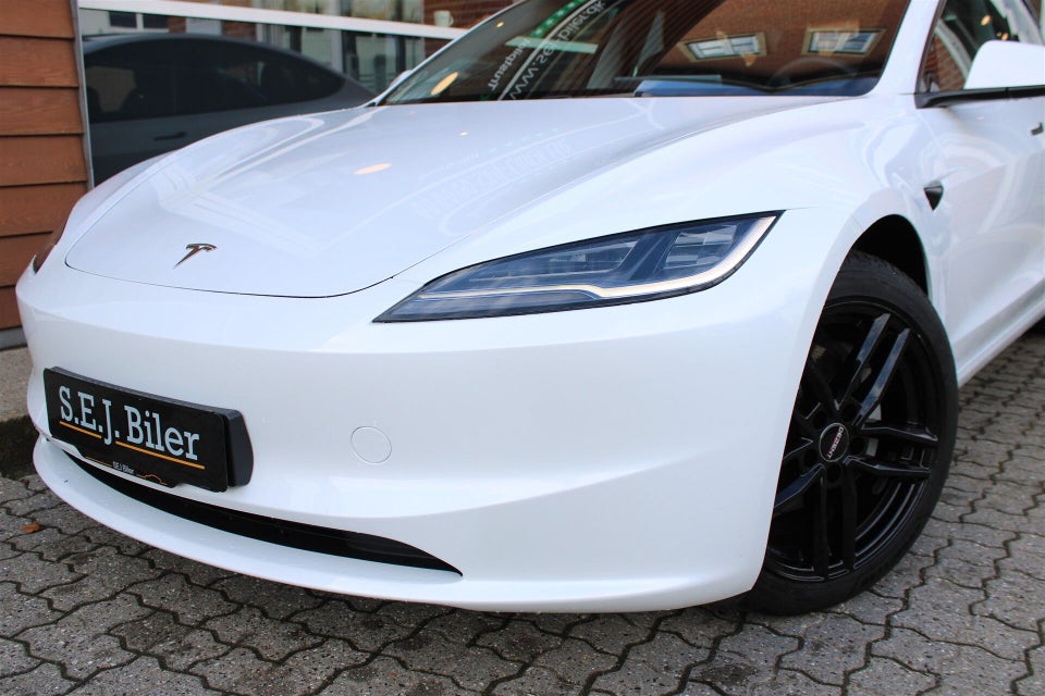 Tesla Model 3 Long Range AWD 4d