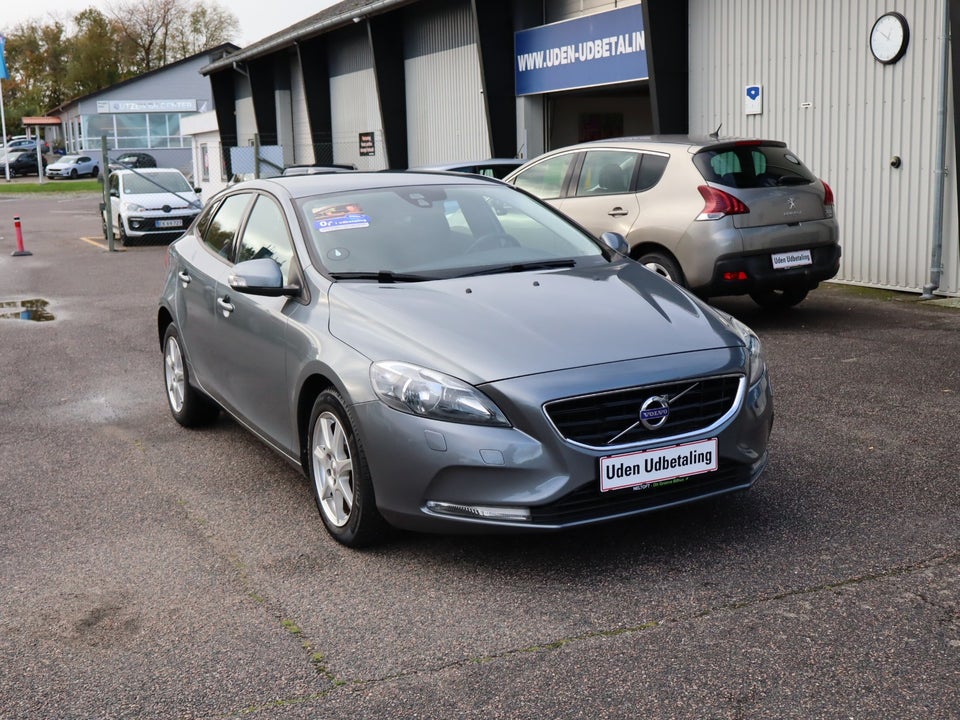 Volvo V40 2,0 D2 120 Momentum Eco 5d