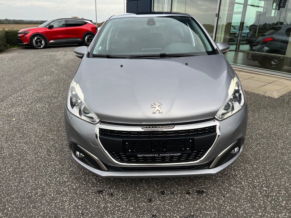 Peugeot 208 1,2 PureTech 82 Signature Sky 5d