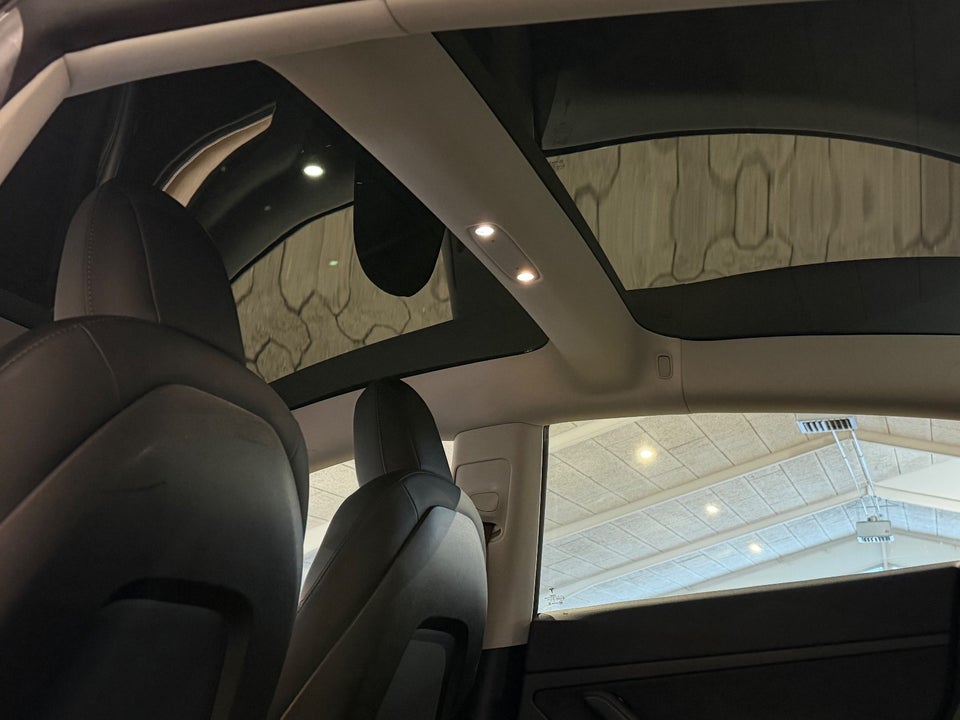 Tesla Model 3 RWD 4d