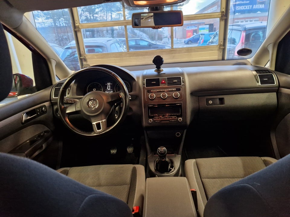 VW Touran 1,6 TDi 105 Comfortline BMT 7prs 5d