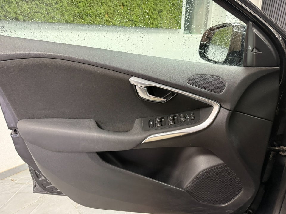 Volvo V40 1,6 D2 115 Momentum aut. 5d