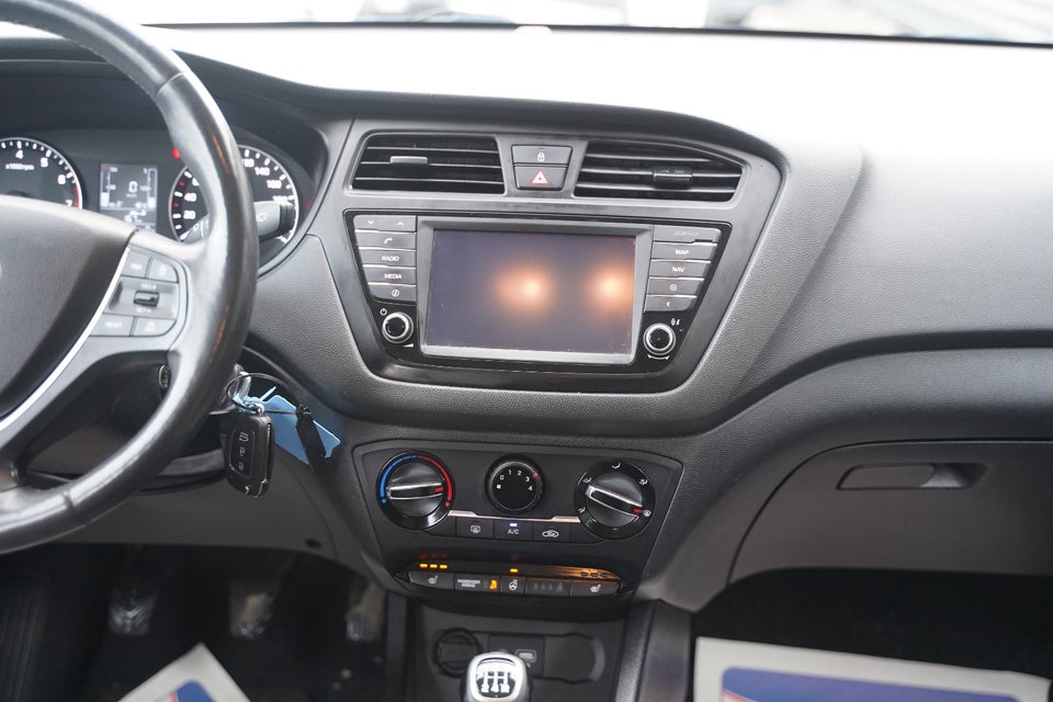 Hyundai i20 1,25 Elegance 5d