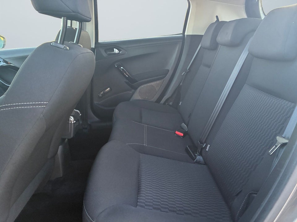 Peugeot 208 1,6 BlueHDi 100 Envy 5d